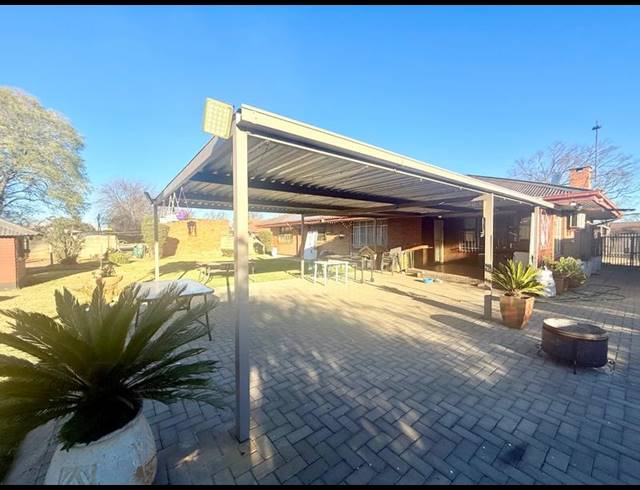 4 BEDROOM HOUSE FOR SALE IN VANDERBIJLPARK CW 5